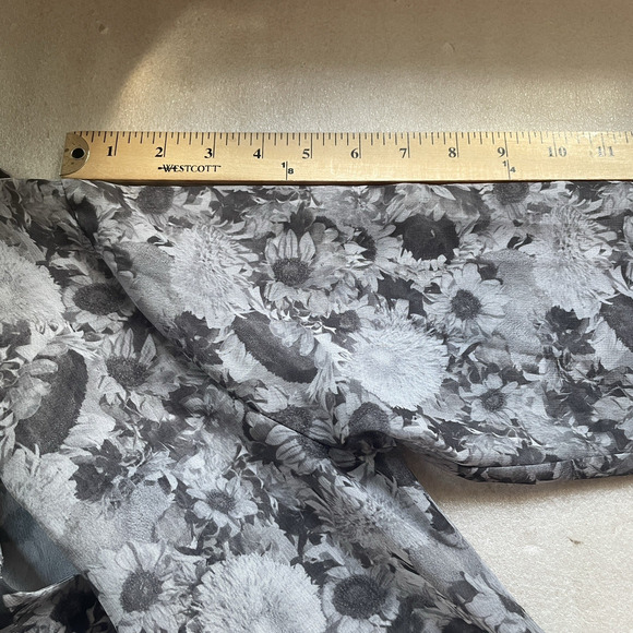 Vintage 70s CLE Paris Shirt Women Small Gray Floral Daisies V Neck Dagger Collar - Picture 9 of 12